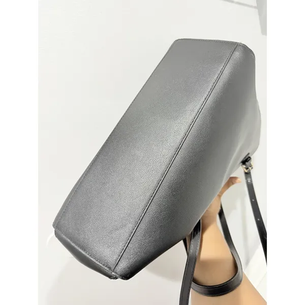 Marc Jacobs Commuter Leather Shoulder Tote Bag Black‎ Gold-Tone Logo Pockets F - Image 10