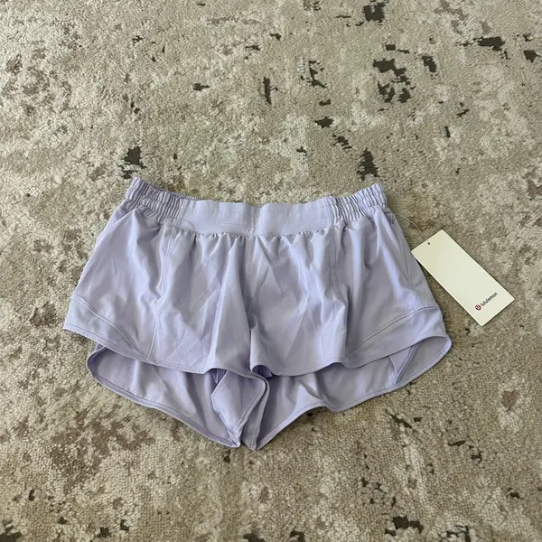 Lululemon Hotty Hot Low-Rise Lined Short 2.5" Size 12 NWT - Lavender Frost - Image 3