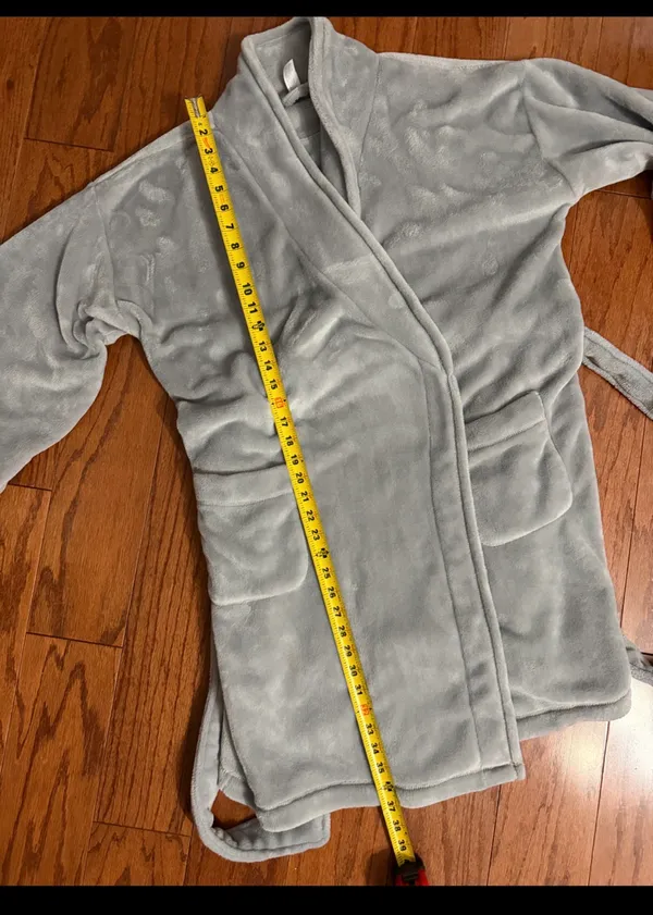 Stars Above Gray Plush super soft Robe - Size M/L. Plush Fleece Robe, featuring a shawl collar, two front pockets, and a matching waist tie belt. Gently warn & excellent condition. Measurements approximately 24” from armpit to armpit x 37 long. Smoke free home. Priced at as is condition. Don’t like my price make a reasonable offer. - Image 7