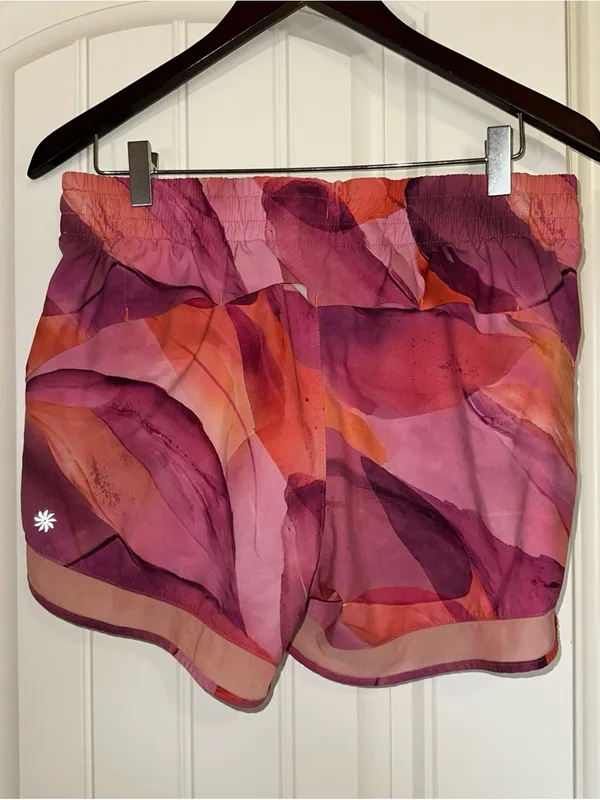 Athleta Printed Mesh Racer Run Short 4" M - Image 4