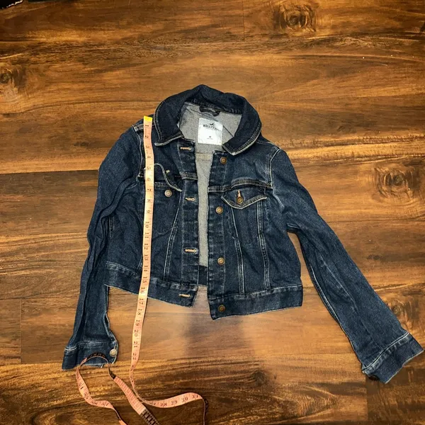 Hollister Dark Wash Crop Denim Jacket in Size Medium - Image 6