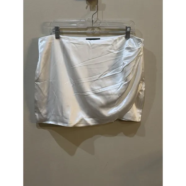 Retrofête Marilyn Tulip Miniskirt White Size XL White Faux Wrap Ruched Satin - Image 3