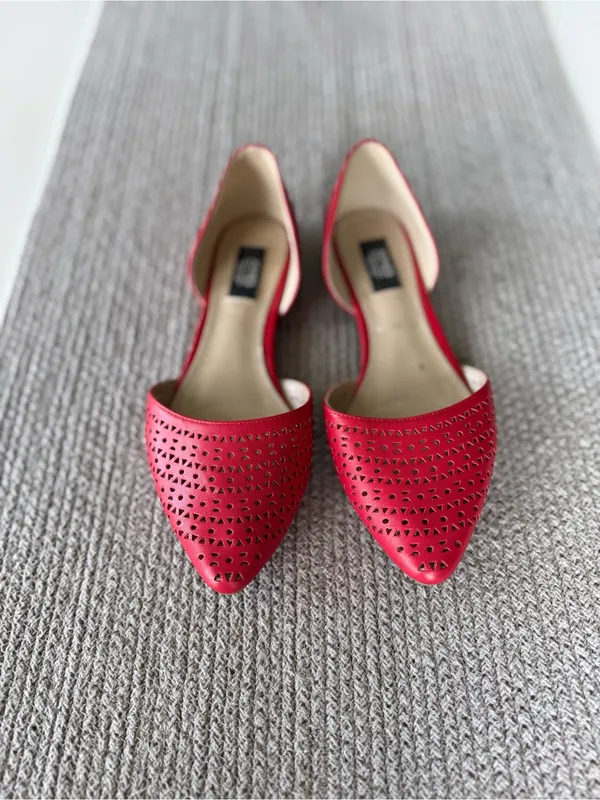 Jones New York Red Perforated Leather Pointed Toe Flats Size 6 - Image 2