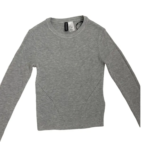 Divided by H&M Ribbed Gray Cropped Preppy Basics Capsule Sweater Size XS - Image 2