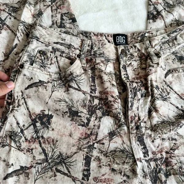 BDG Urban Outfitters Camo Jeans Slim Straight Size 31 - Image 5