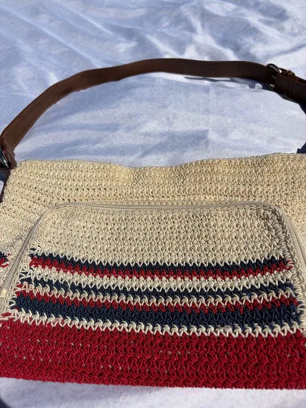 Woven tan red and blue purse - Image 2
