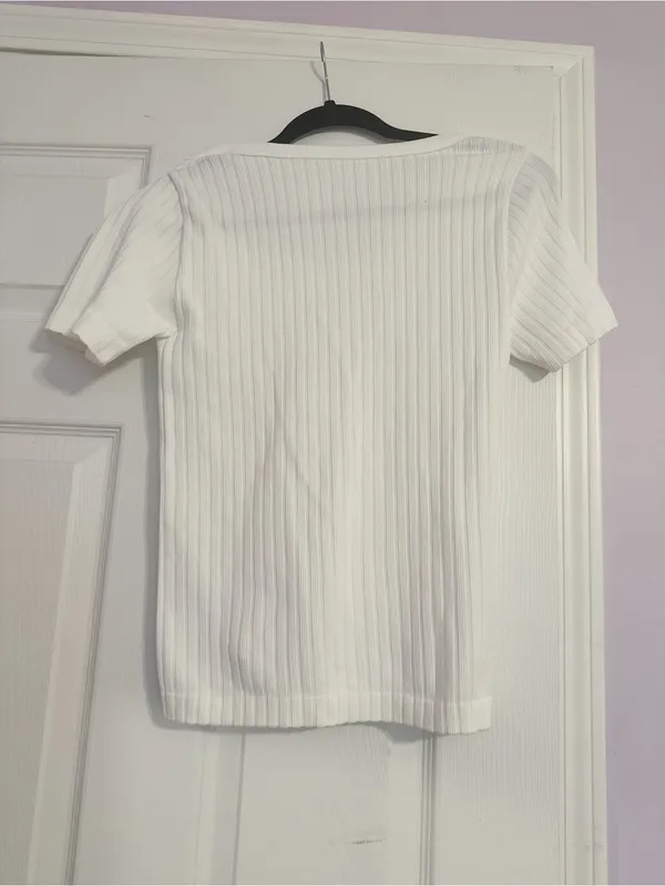 New York Laundry Classic White Ribbed Short-Sleeve Top - Image 3