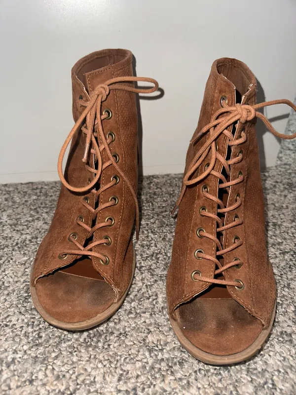 Quipid Short brown-tan boots with laces - Image 7