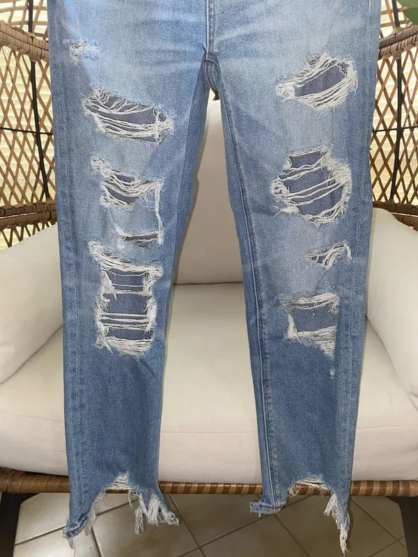 American Eagle Outfitters women’s heavy distressed ripped mom jean size - Image 5
