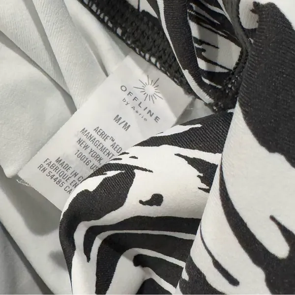 Aerie Offline High-Rise 7/8 Black White Abstract Animal Leggings Women’s Medium - Image 3