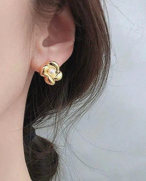 White pearl stud earrings for women - Image 5