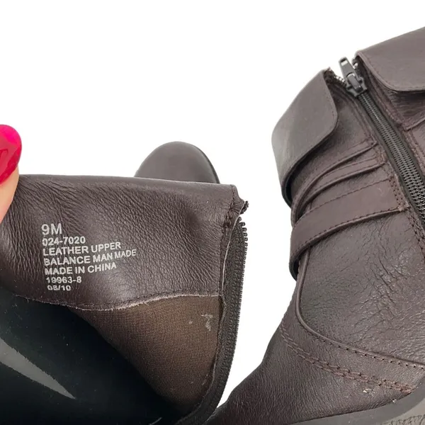 St. Johns Bay Womens 9M Brown Leather Ankle Boots Stacked Heel & Buckle Details - Image 2