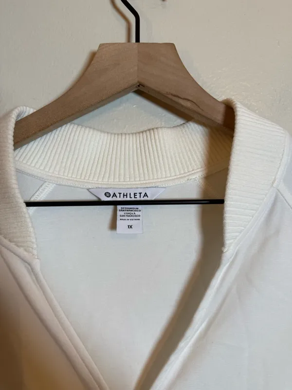 Athleta eastbound Sweatshirt‎ - Image 3