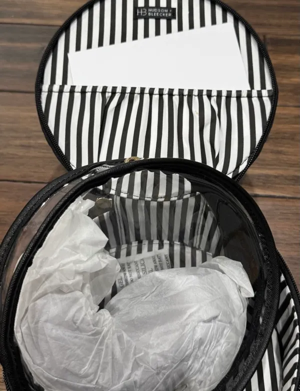 Hudson + Bleecker Preto Nomad Black Round Travel Kit Case - Image 7