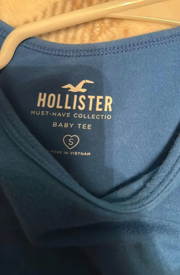 Hollister Baby Tee - Image 3
