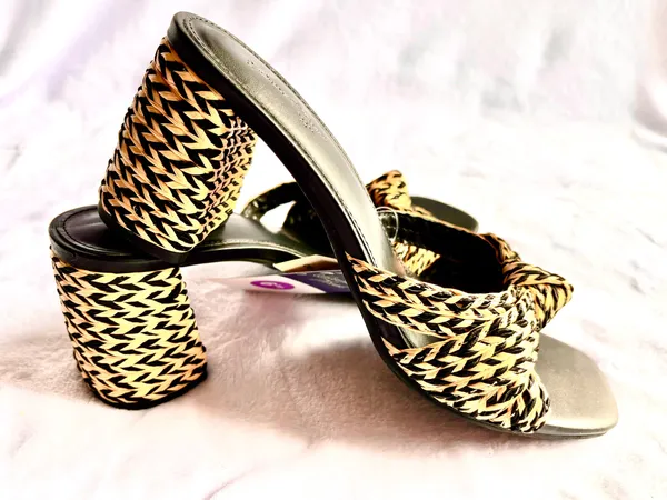 Universal Threads Sandals w/Block Heel-Size 6.5 - Image 3