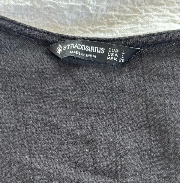 Stradivarius black linen blouse  - Image 4
