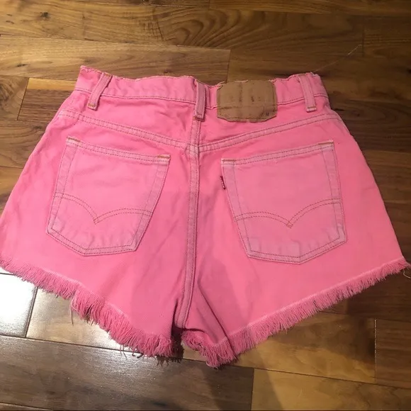 Vintage Levi's Shorts Hot Pink Cut Off Raw Hem High Rise Zip Closure Size 26W - Image 3