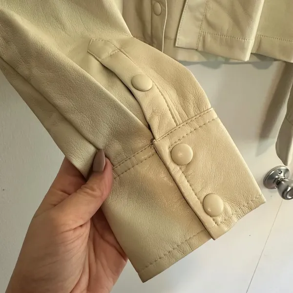 Good American | NWT Better Than Leather Faux Cropped Shacket Jacket, Size‎ 1 - Image 6
