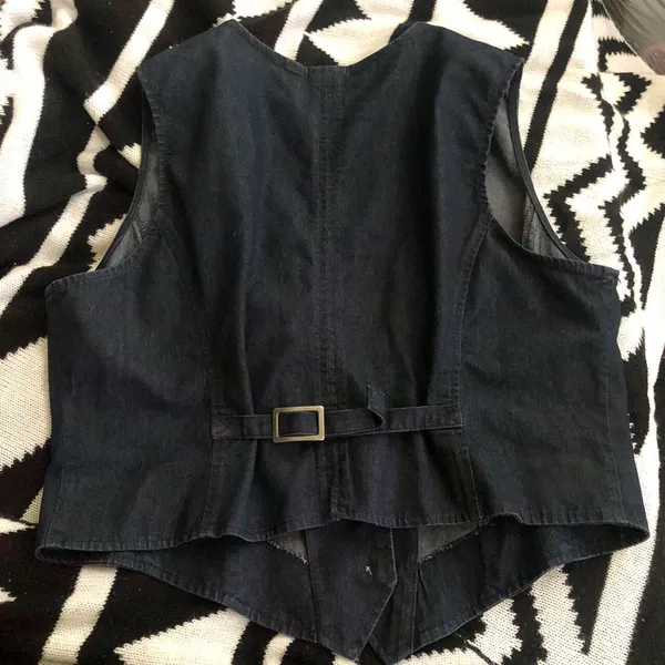 2000s Navy blue mini cropped jean denim vest waistcoat with a deep V-neck large lapel & button front. - Image 5