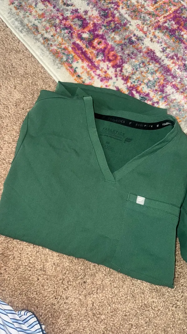 Fabletics Scrubs Set green  - Image 3