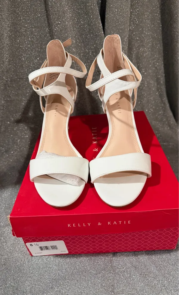 Kelly & Katie Ilvena Heels Women’s 8.5 patent ankle strap NWT - Image 2