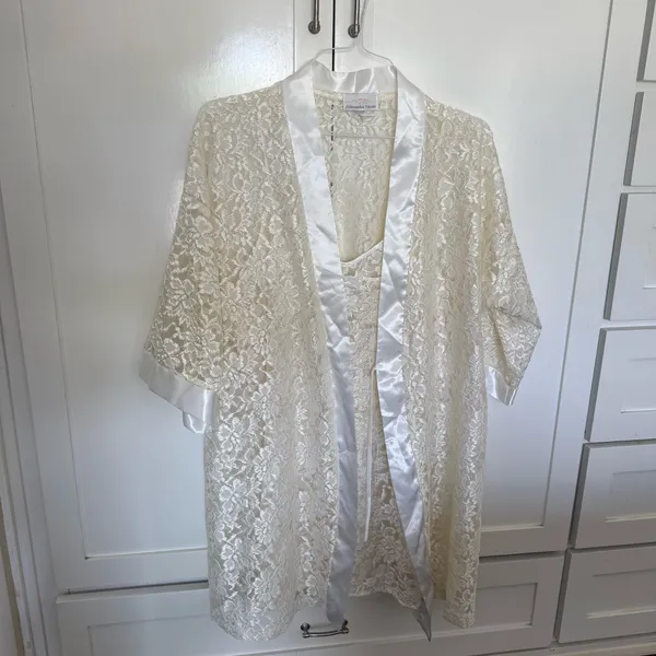 Vintage Alexandra Nicole Bridal Robe set - Image 13
