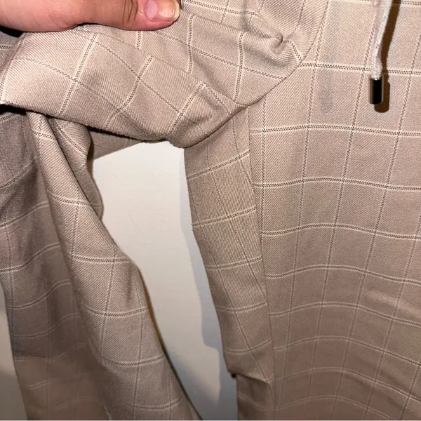 Nine West Tan, Beige, white Plaid Casual women’s Joggers Size Medium - Image 10