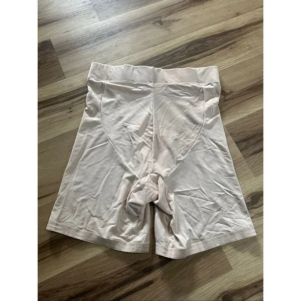 Glamorise nude sculpting 6x beige shapewear shorts - Image 3