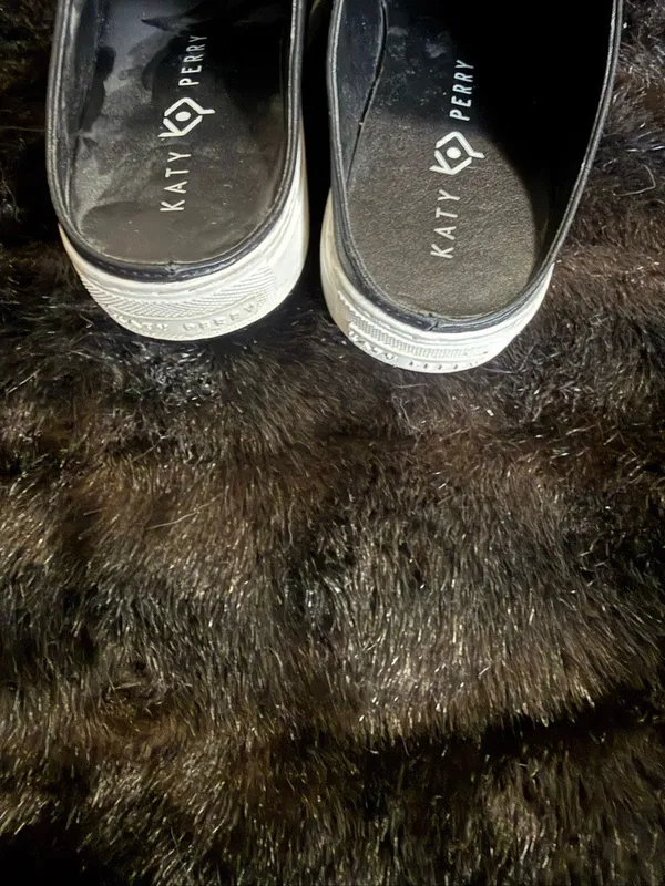 Katy Perry Amber slip on sneaker size 7 Black leather shoes bows - Image 3