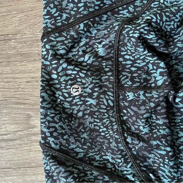 Lululemon Athletica Train Times 7/8 Illuminate Multi Black Leggings - Image 9