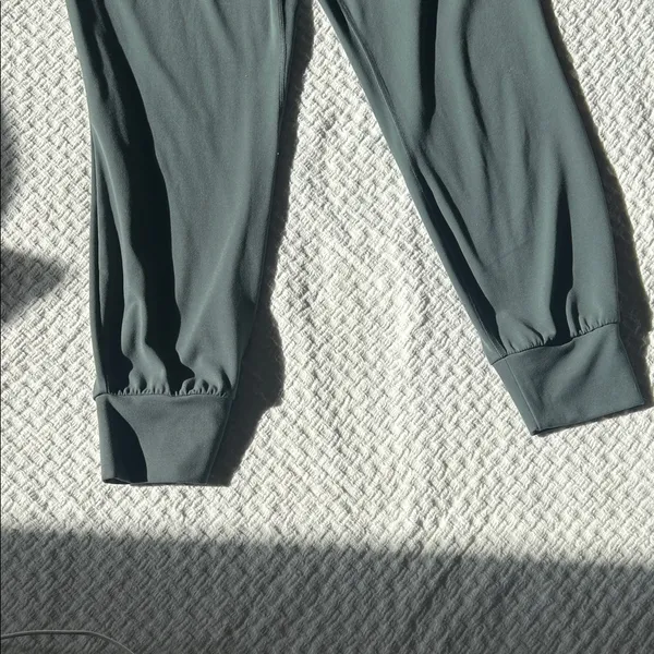 Athleta Women's Gray Joggers - Image 3