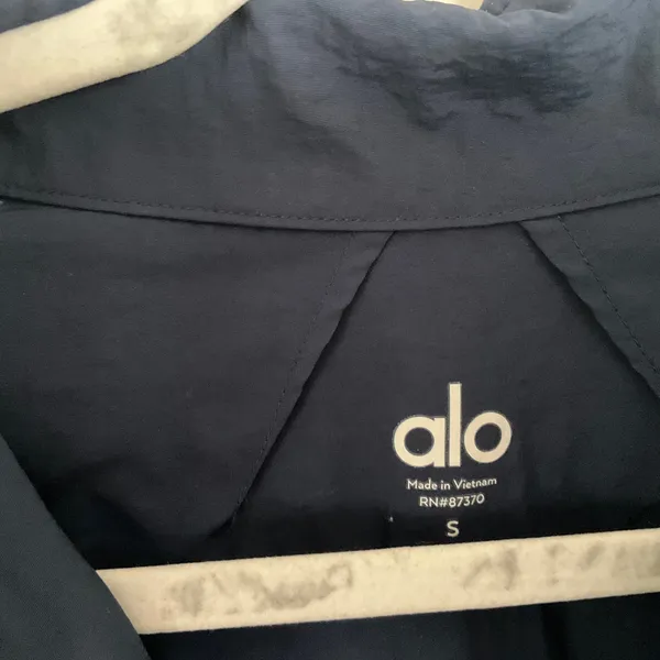 Alo Yoga Light Weight Takeaway Track Pullover Navy S - Image 4