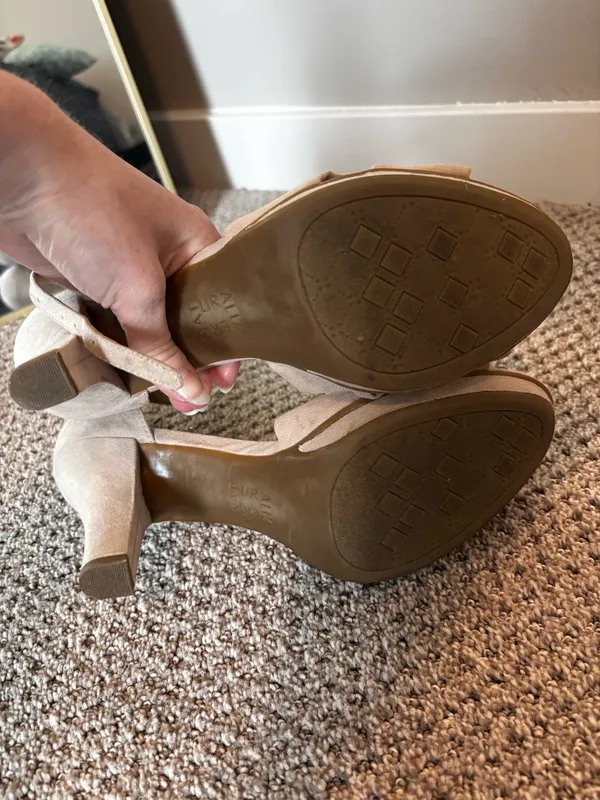 Nude heels suede Tan Size 8 - Image 4