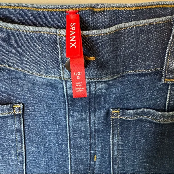 Spanx Size Large Flare Jeans With Patch Pockets in Authentic Blue - Image 7