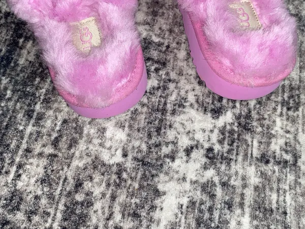 UGG Cozy Women's SHEARLING Slipper  Sz 10 - Image 4