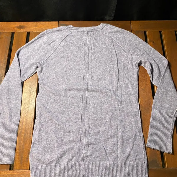 Banana Republic Women's Purple Sweater size M - Image 6