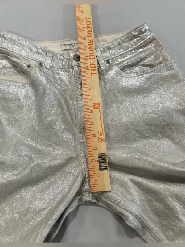 Abercrombie & Fitch Silver Metallic Jeans 28/6R Curve Love 90s‎ relaxed jeans - Image 8
