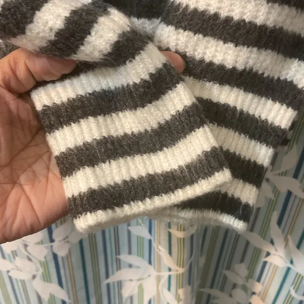 Gap Striped Pullover Hoodie Sweater Size Small - Image 3