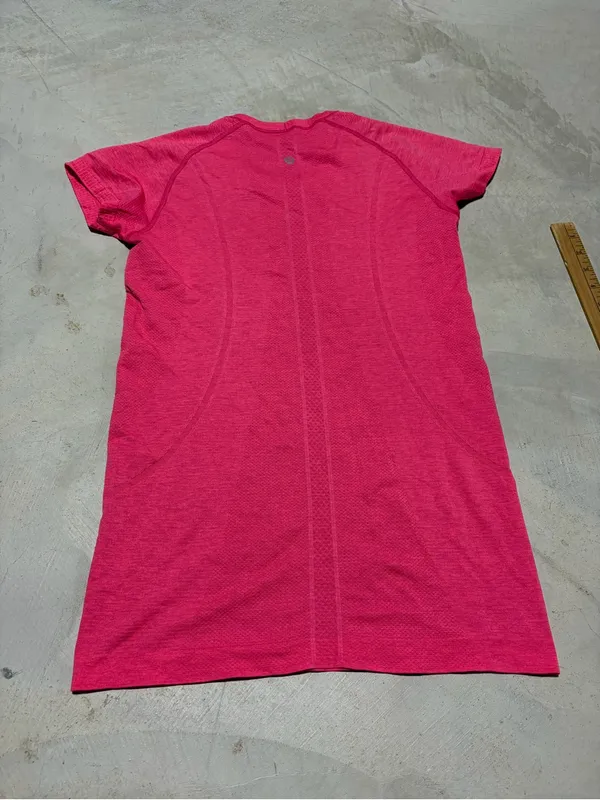 Lululemon Women's Short-Sleeve swiftly tech tee shirt Bright Pink 8 - Image 4