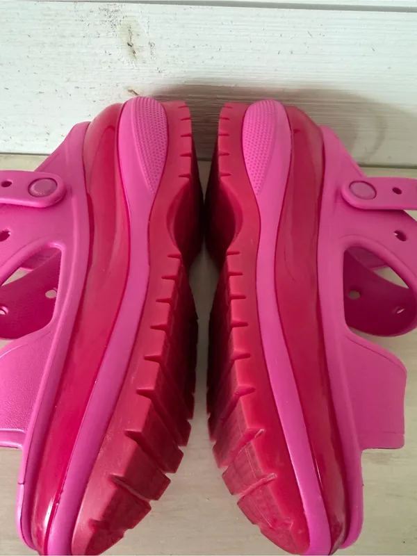 Crocs Classic Mega Crush Sandal Unisex Thick Sole Womens 8 Mens 6 Hot Pink NEW - Image 6