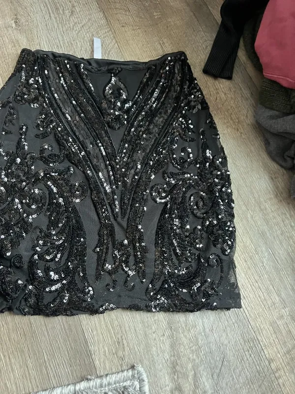 Lucy In The Sky sequin mini skirt size small - Image 2
