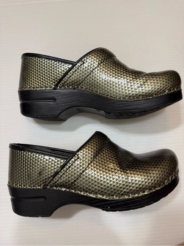 Dansko Patent Geometric Embossed Professional Clogs Shoes Green Nursing Size 10 - Image 9