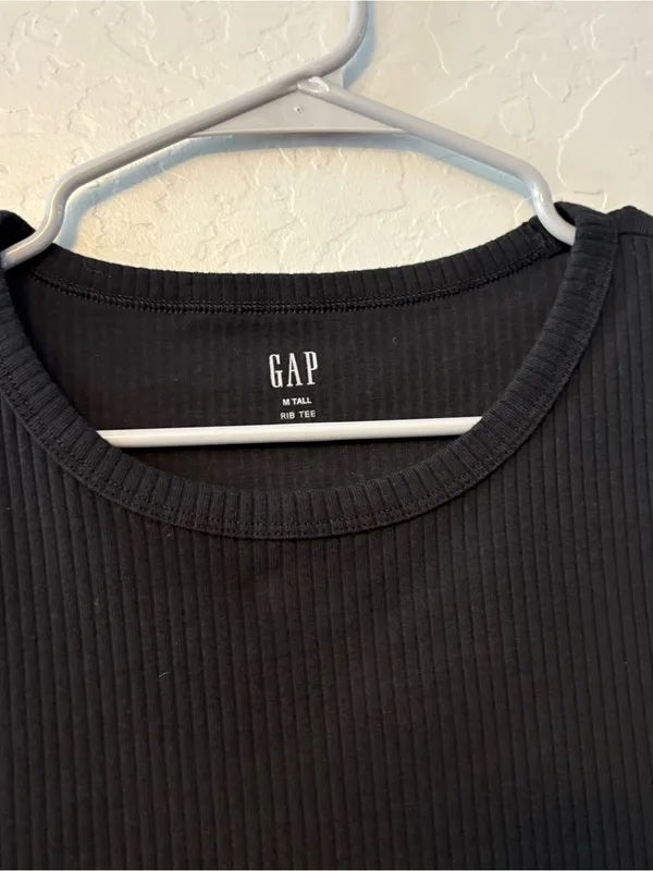 Gap black short sleeve rib tee size medium tall - Image 10