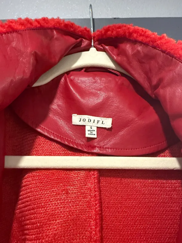 Red Zip - Image 4