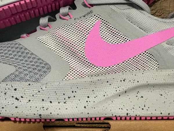 Women’s Nike pink and gray - Image 6