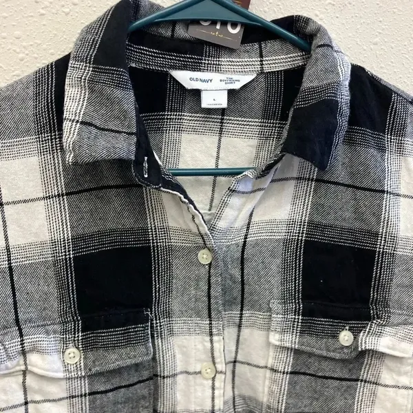 Old navy the boyfriend shirt black & white plaid button down long sleeve large 7 - Image 2