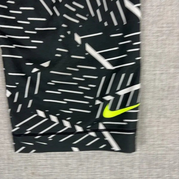 Nike‎ Pro Leggings Womens M Black Geometric Capri Compression Yoga Gym Pants - Image 3