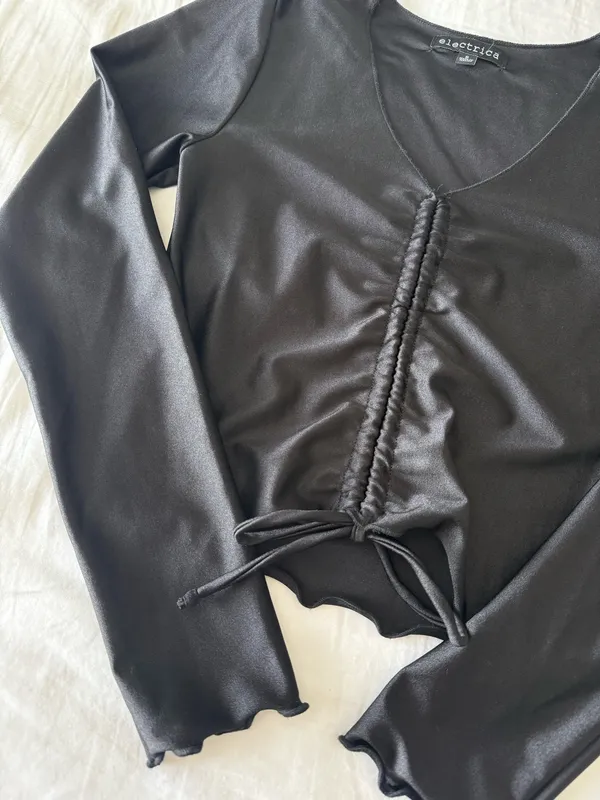 Black Long Sleeve Ruched V-Neck Crop Top - Image 3