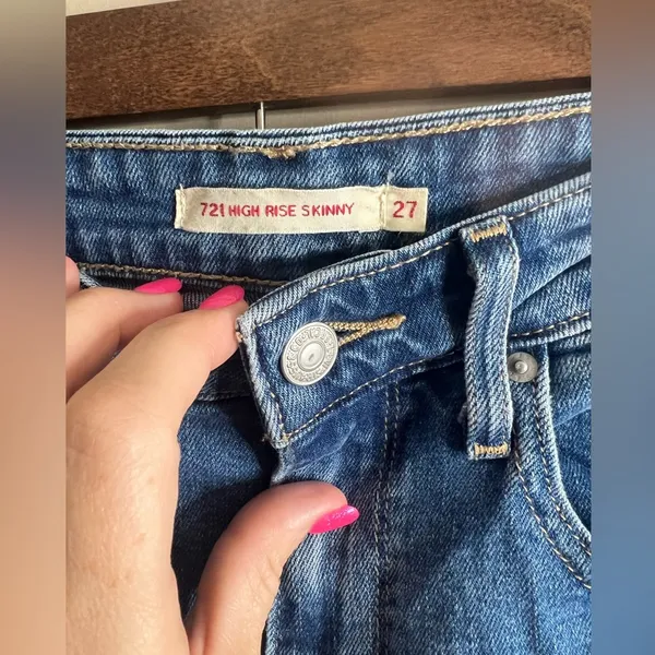 Levis high rise skinny jeans size 27 - Image 4